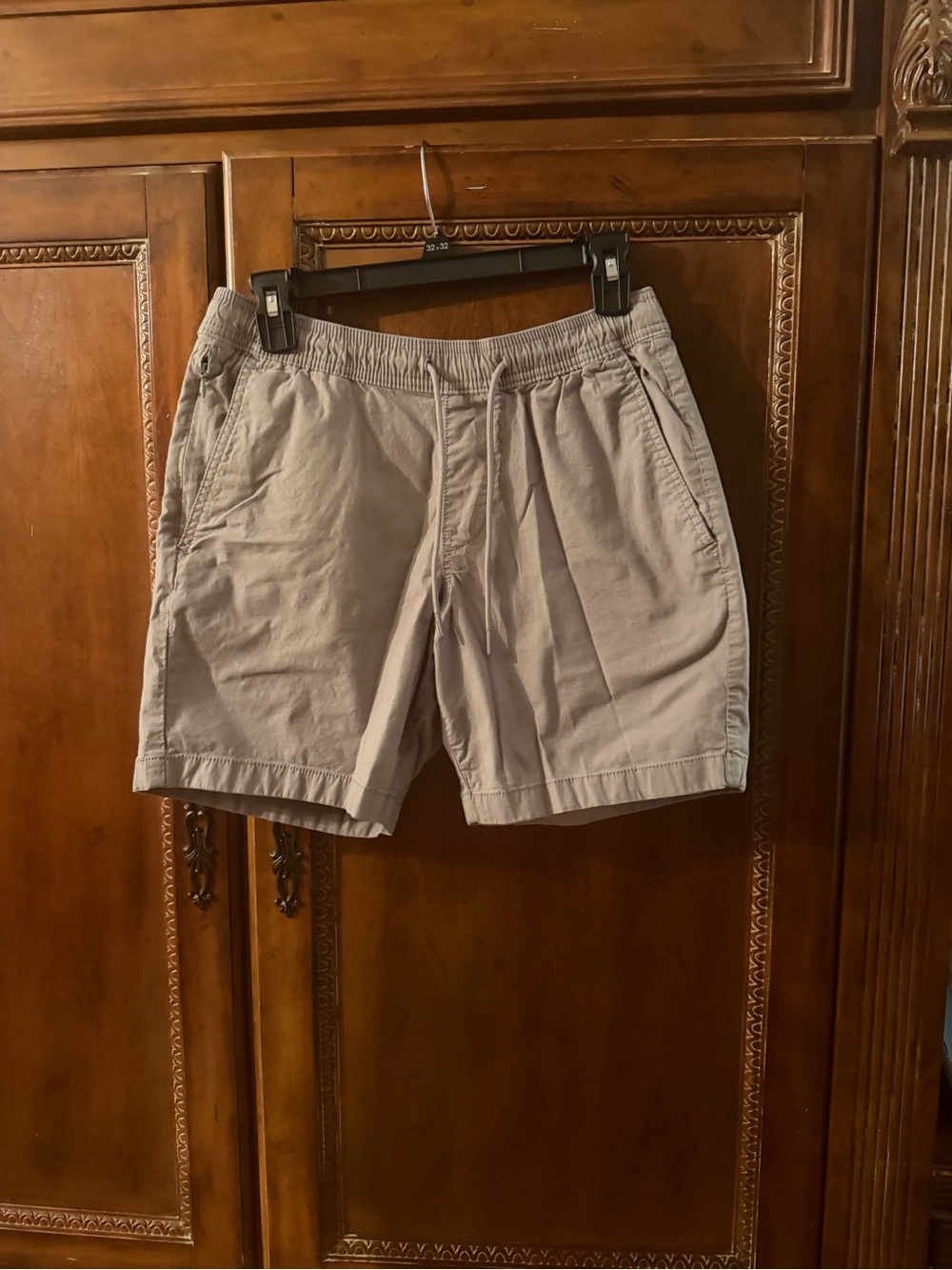 J crew Men's Casual Elastic-Waist Shorts in Light Gray